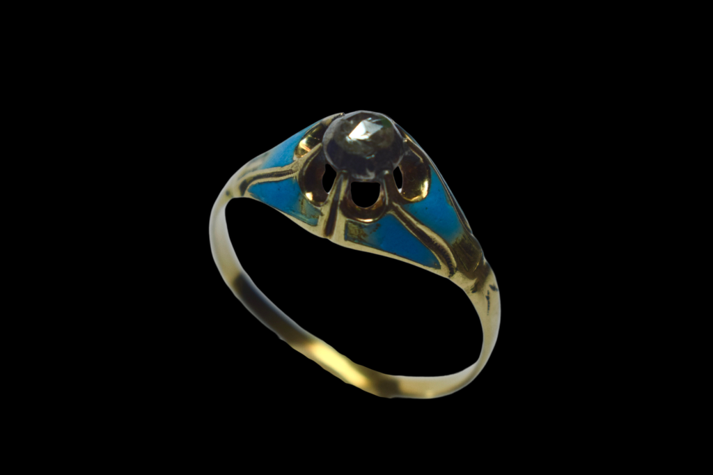 Gouden ring met emaille en roos diamant