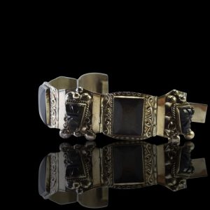 Zilveren schakelarmband uit Mexico, met uit onyx gesneden symbolen van de Azteken