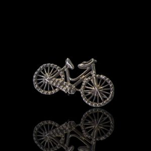 Antieke zilveren broche in de vorm van een racefiets