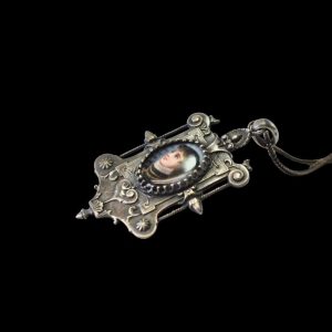 Antiek zilveren medaillon met miniatuur portret, ca. 1880