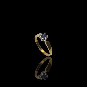 14 krt. solitair ring met een saffier