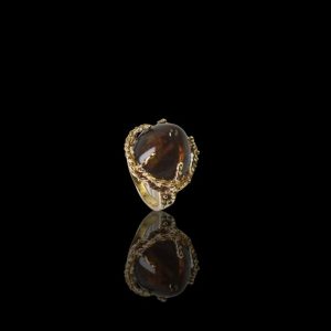 14 krt gouden handgemaakte ring met een cabochon geslepen amethist