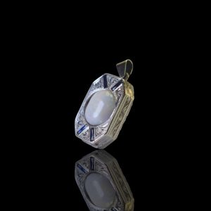 Art Deco, platina hanger met opaal, baguette, geslepen saffieren en 6 diamanten