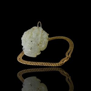 Boeddhisme, spekstenen amulet van een bodhisattva