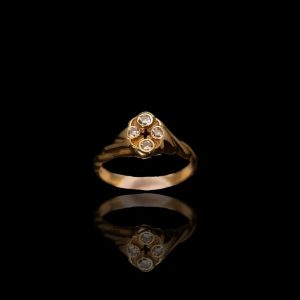 18 krt. handgemaakte ring met 4 briljanten