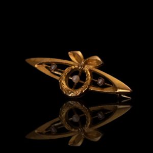 Art nouveau 14 krt. gouden broche met lauwerkrans en parels