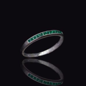 14 krt. gouden rij ring met smaragd