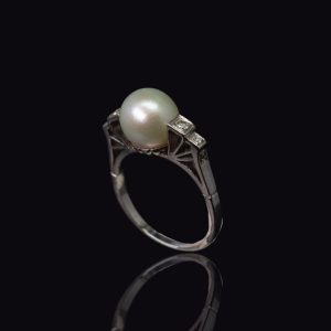 Platina ring met parel en diamanten, Art Deco
