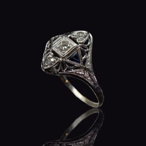 14 krt gouden antieke ring uit de belle epoque met saffier en diamanten