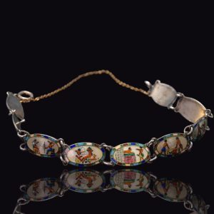 Zilveren Egyptische revival schakelarmband met emaille geschilderde miniaturen op elke schakel