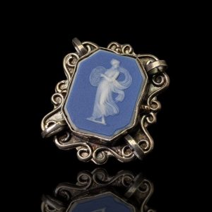 Zilveren broche met intaglio van Pallas Athene