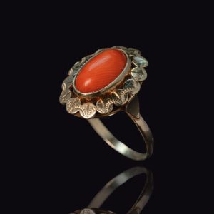 14 krt gouden ring met bloedkoraal