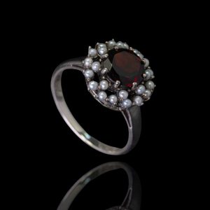Zilveren ring met parels en granaat