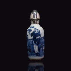 Antieke Chinees porseleinen flacon met zilveren dop