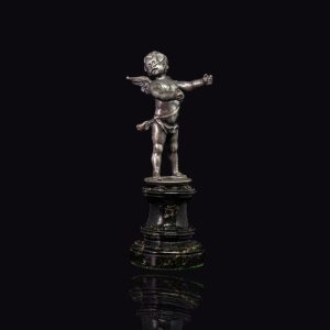 Antiek bronzen beeldje van een cupido op marmeren voet