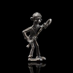 Zilveren karikatuur van een mannetje met stok