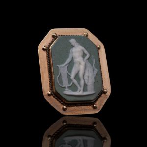 10 krt gouden broche met Wedgwood camée van Apollo