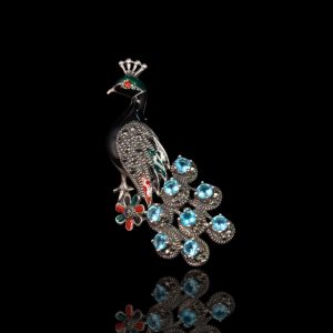 Pauw broche met emaille