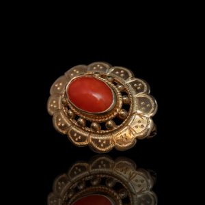 14 krt gouden broche met bloedkoraal