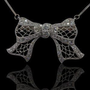 14 krt wit gouden strikbroche/hanger met diamanten