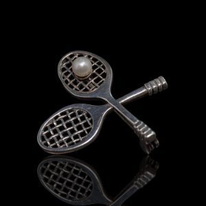 Tennis racket broche
