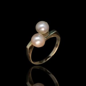 14 krt gouden ring met twee cultivé zoutwater parels