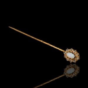 18 krt gouden reversspeld met opaal en diamanten