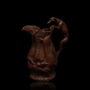 Rood gelakt steengoed jacht trofee, handvat in de vorm van een jachthond gemerkt: Shore & Co, Islewort Engeland, 19e eeuw
