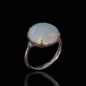 Zilveren ring met Welo opaal