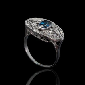 Platina ring met saffier en diamanten