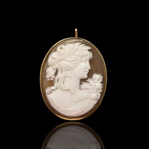 14 krt gouden broche en hanger met gesneden camée van de Griekse godin Demeter