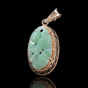 14 krt gouden hanger met gesneden jade