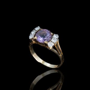 18 krt gouden ring met amethist en zes briljanten